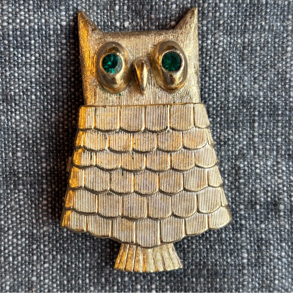 Avon Goldtone Owl Brooch Sachet/Perfume Holder